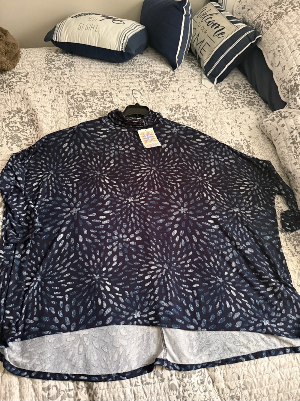 LuLaRoe "Elsa" boxy long sleeve turtleneck large.  New with tags.